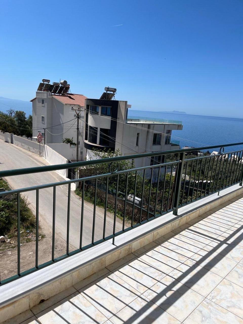 Harmony Apartments Dhermi Bagian luar foto